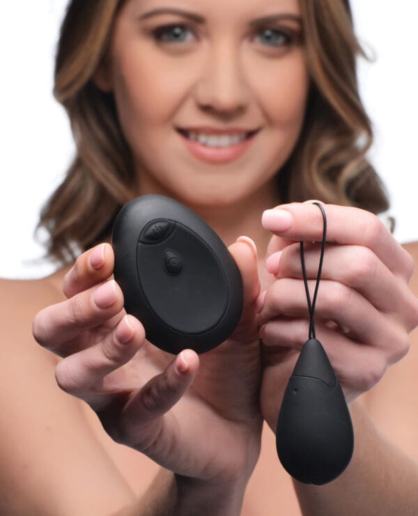 Bang! 10X Silicone Vibrating Egg - Black - Image 5