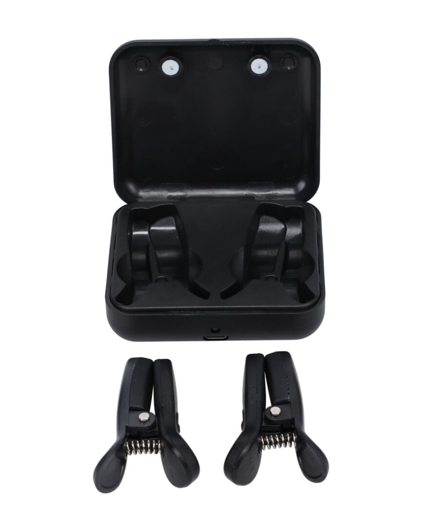 Merci Vibro Grippers Rechargeable Vibrating & Wireless Nipple Clamps - Black - Image 3