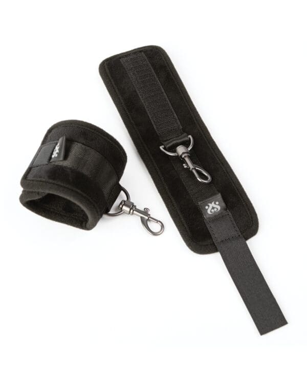 Sei Mio Sensually Secured Velvet Handcuffs - Black - Image 3