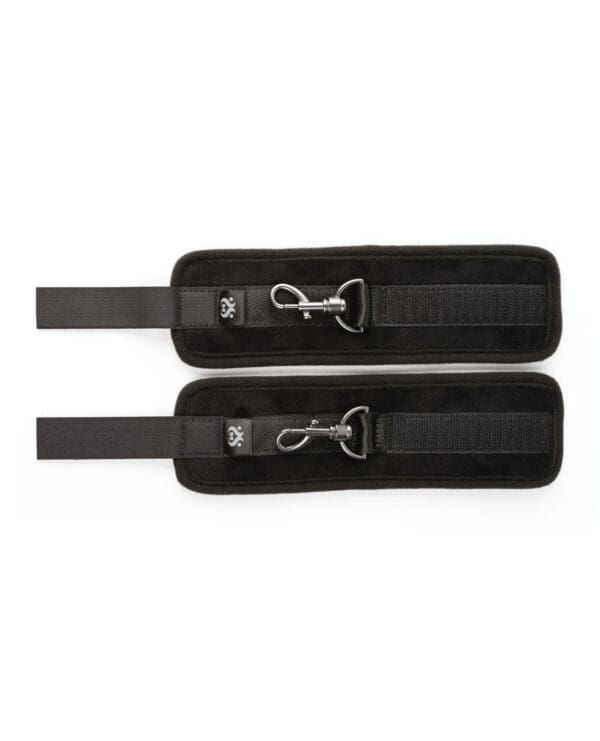 Sei Mio Sensually Secured Velvet Handcuffs - Black - Image 4