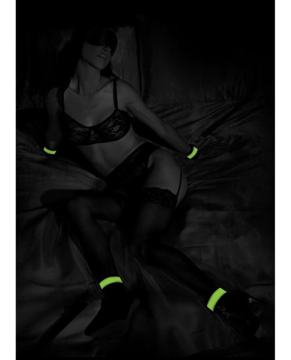 Shots Ouch Bed Bindings Restraint Kit - Glow in the Dark - Image 5