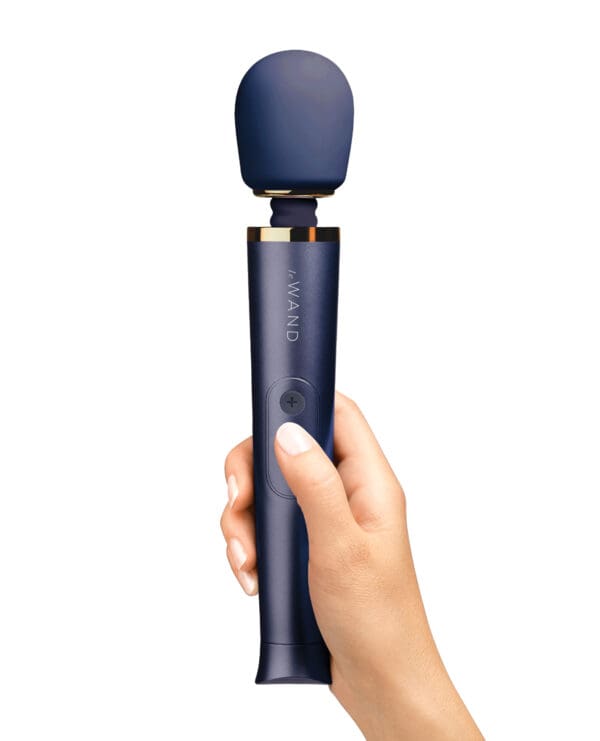 Le Wand Petite Rechargeable Vibrating Massager - Navy - Image 4